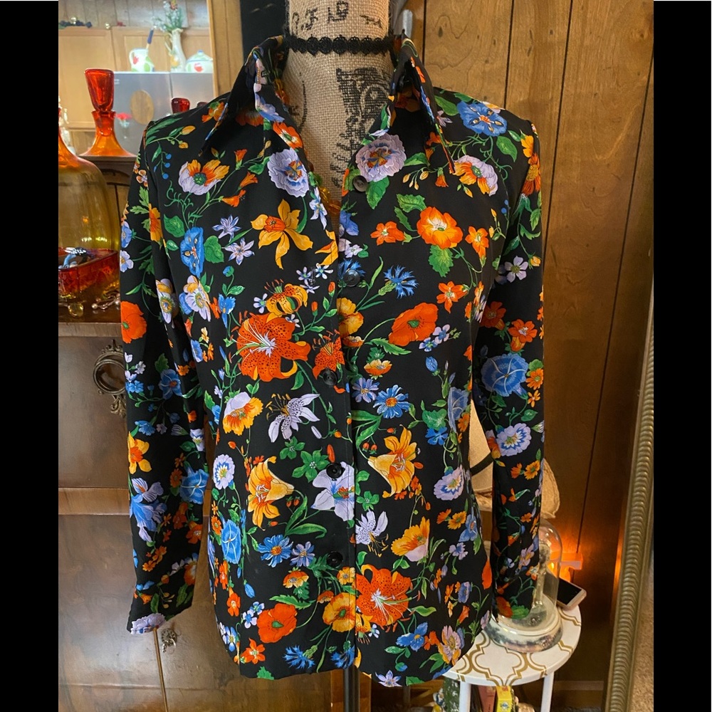🌸Vintage polyester button down floral blouse